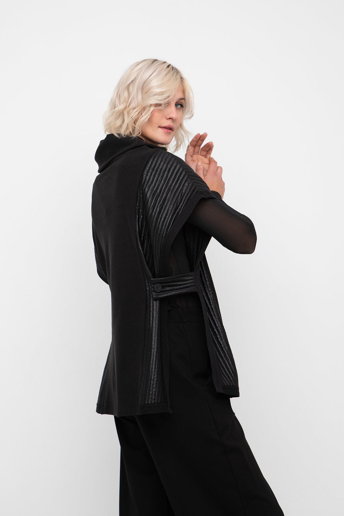 OZAI N KU Satin Rib Tabard