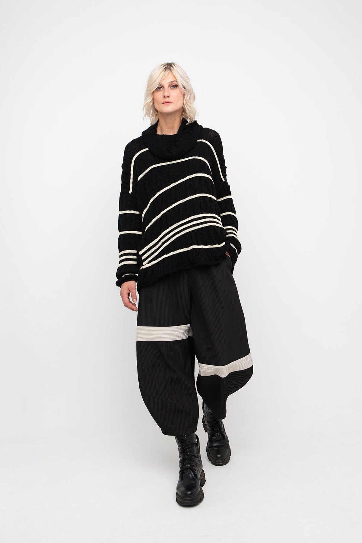 OZAI N KU Contrast Panel Trouser