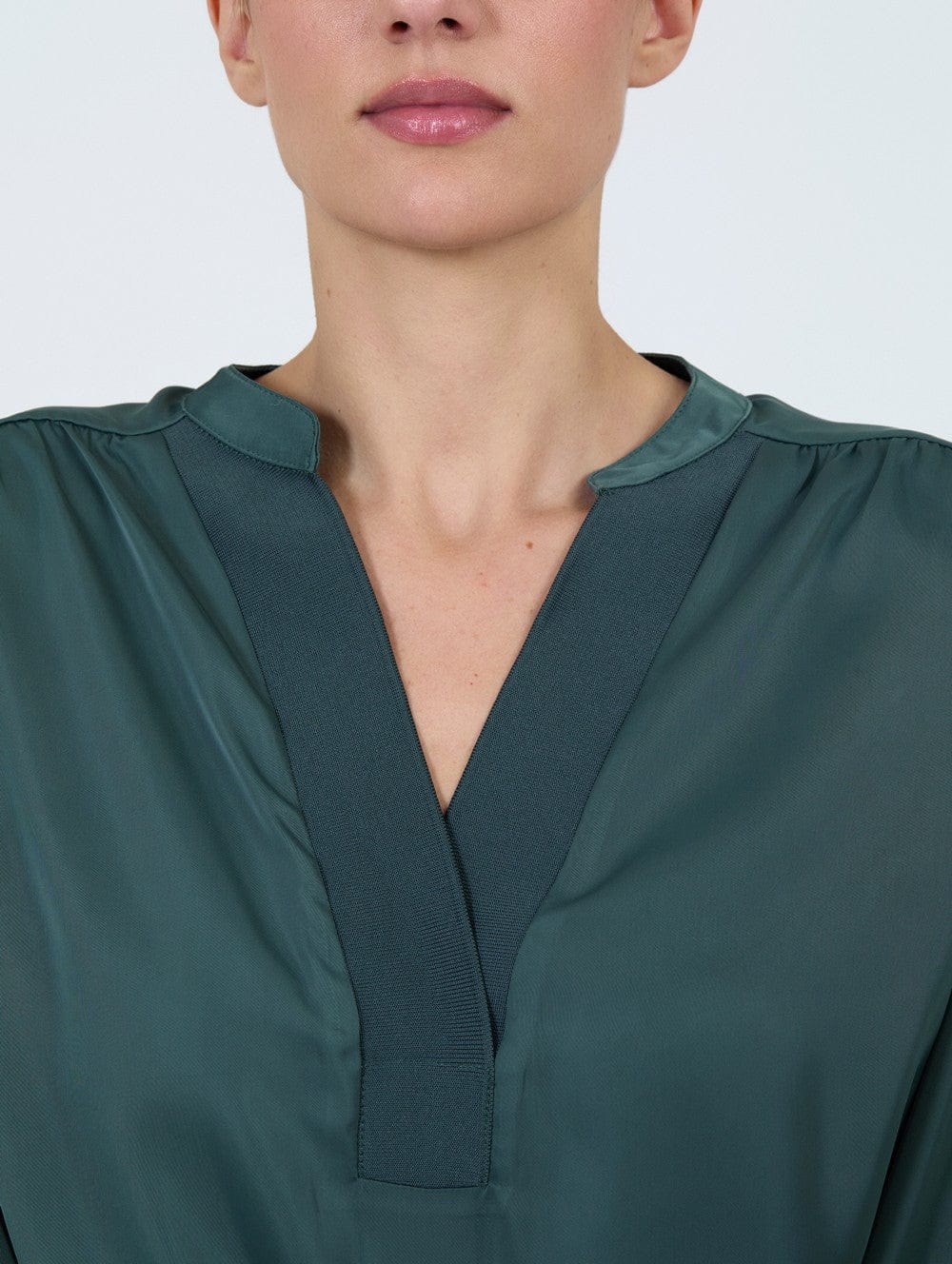 Skatie V-Neck Shirt