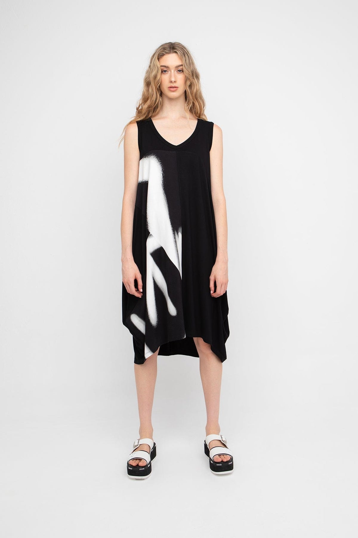 OZAI N KU Sleeveless Half Print Dress