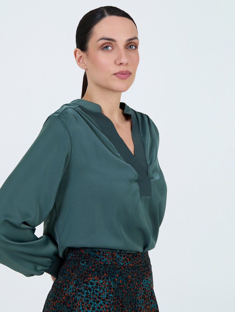 Skatie V-Neck Shirt