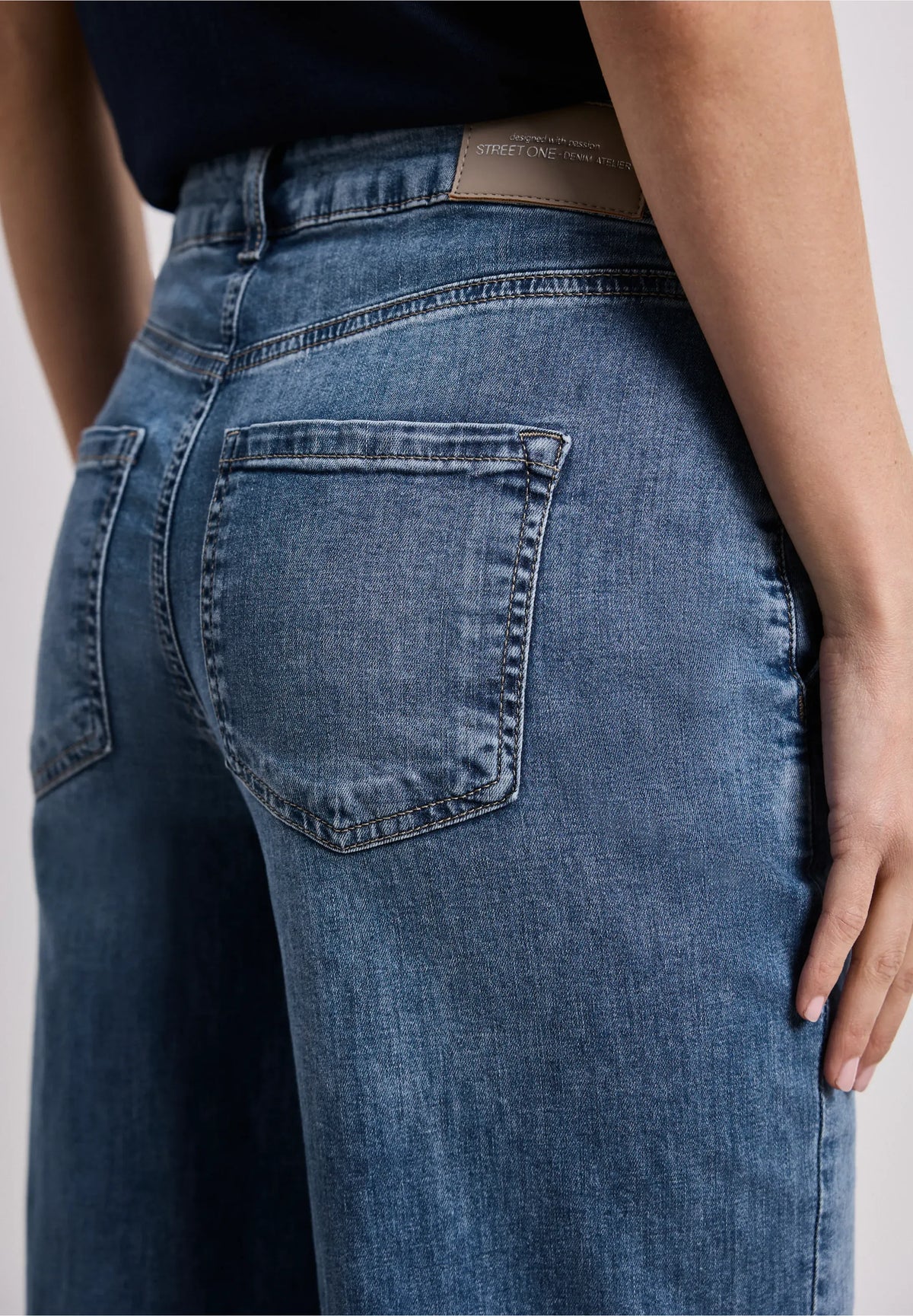 Street One Side Buttoned Wide-Leg Jean