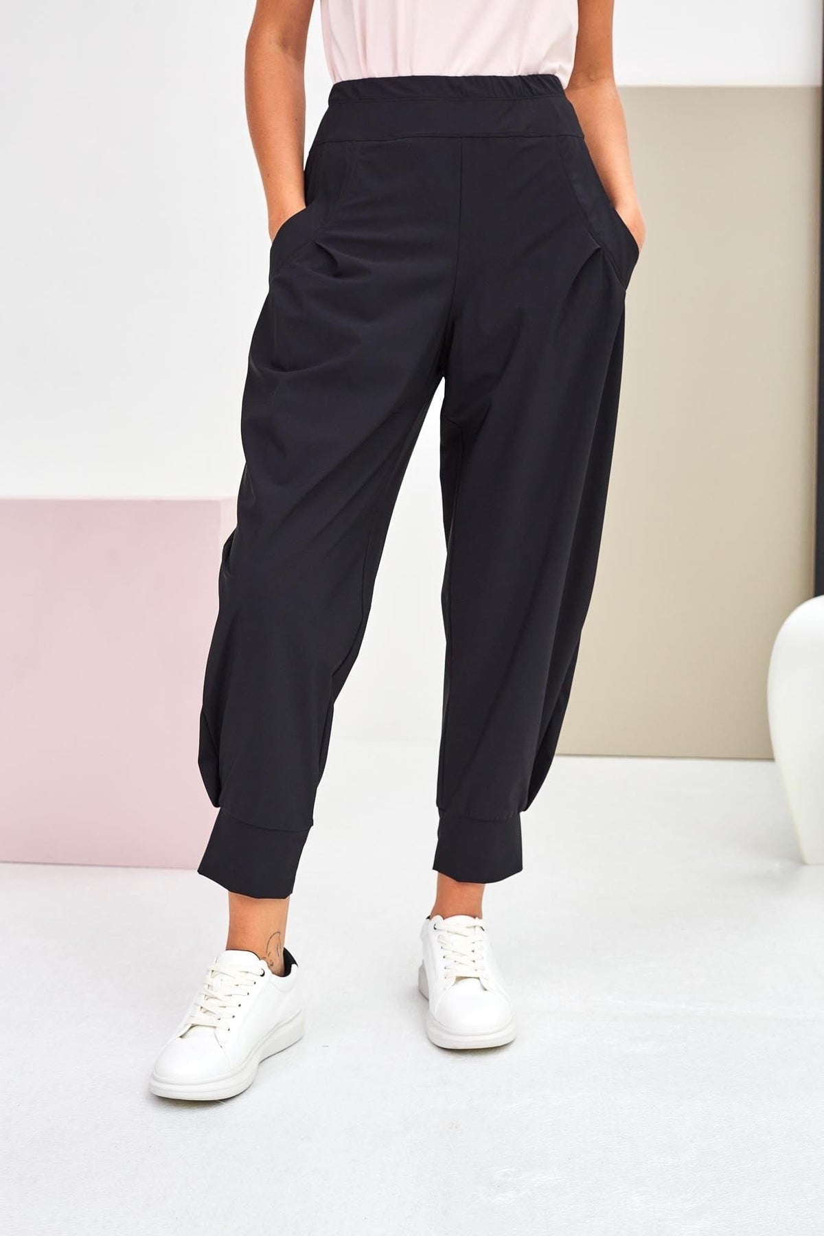 NAYA Tuck Trouser