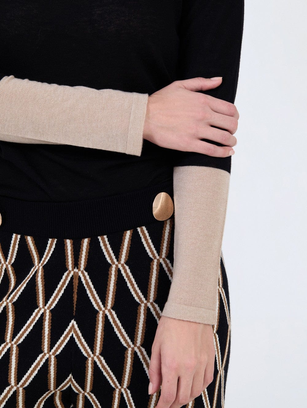 Skatie Contrast Sleeve Basic Top