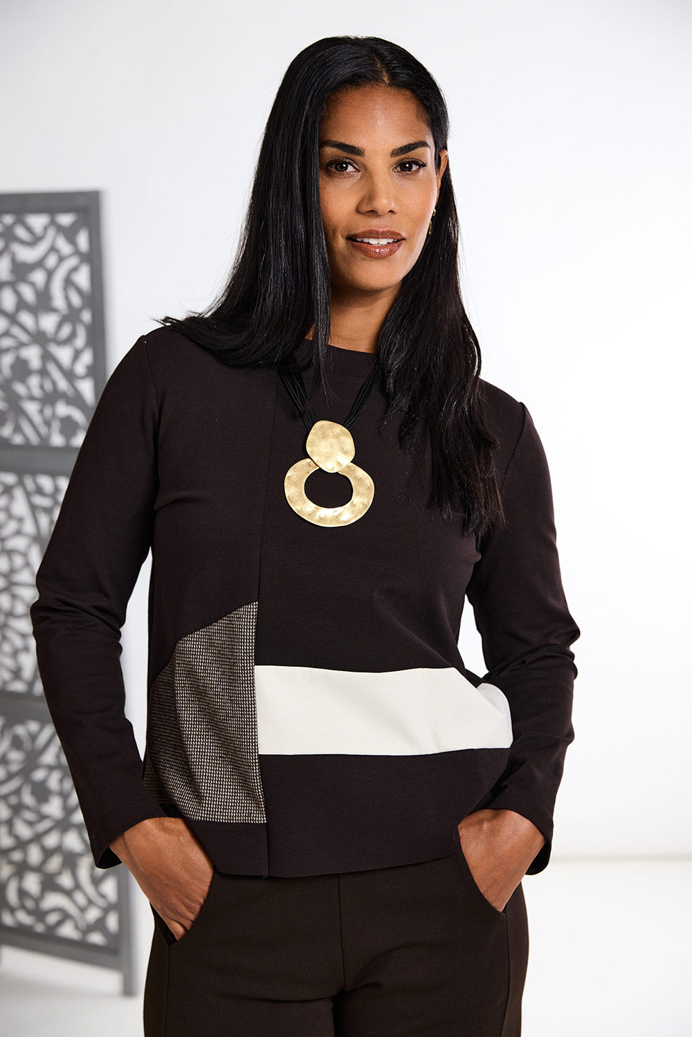 Elara Gold Necklace