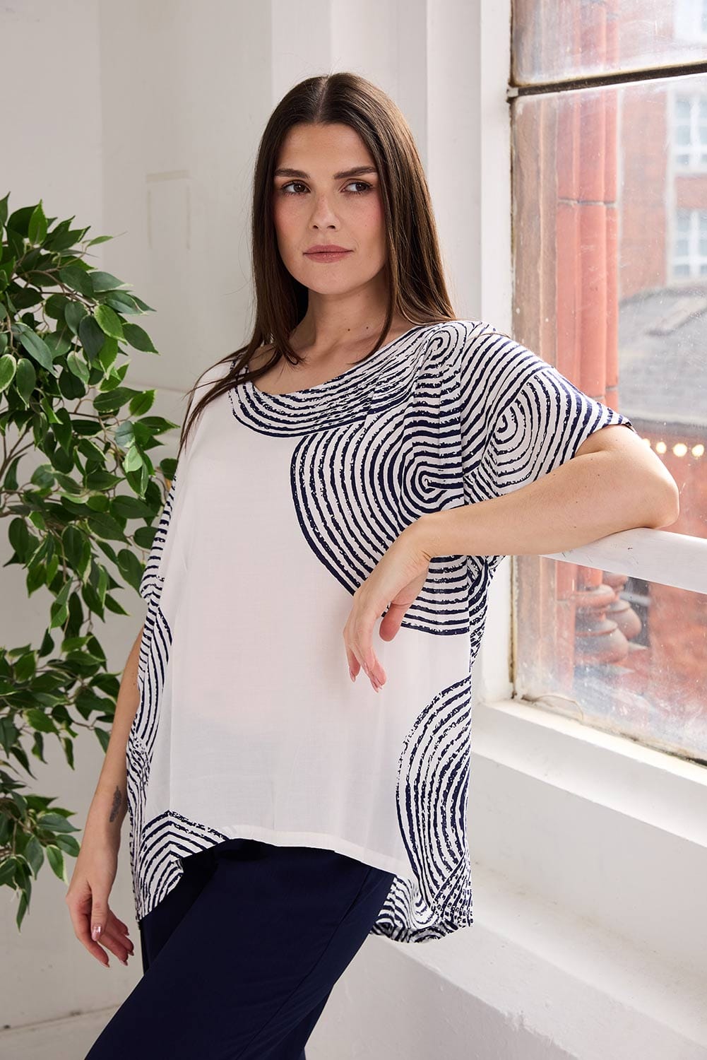 Tara Vao Circle Box Top