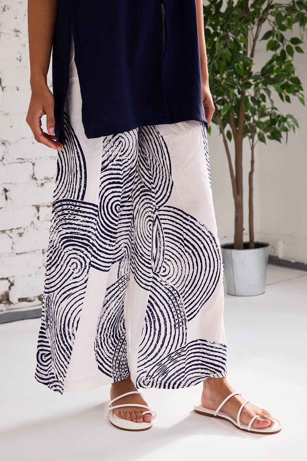 Tara Vao Split Top