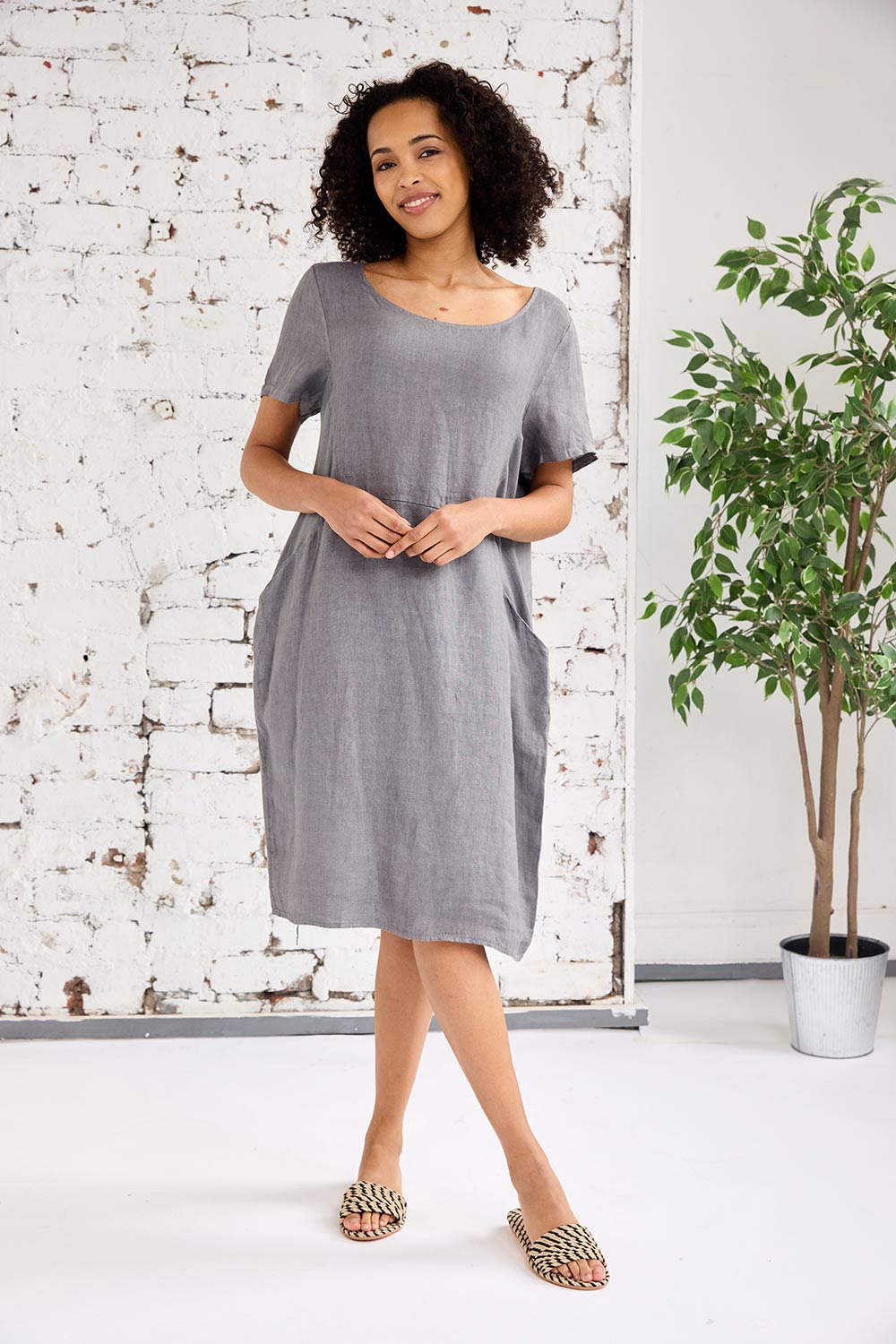ART Sleeveless Tulip Dress