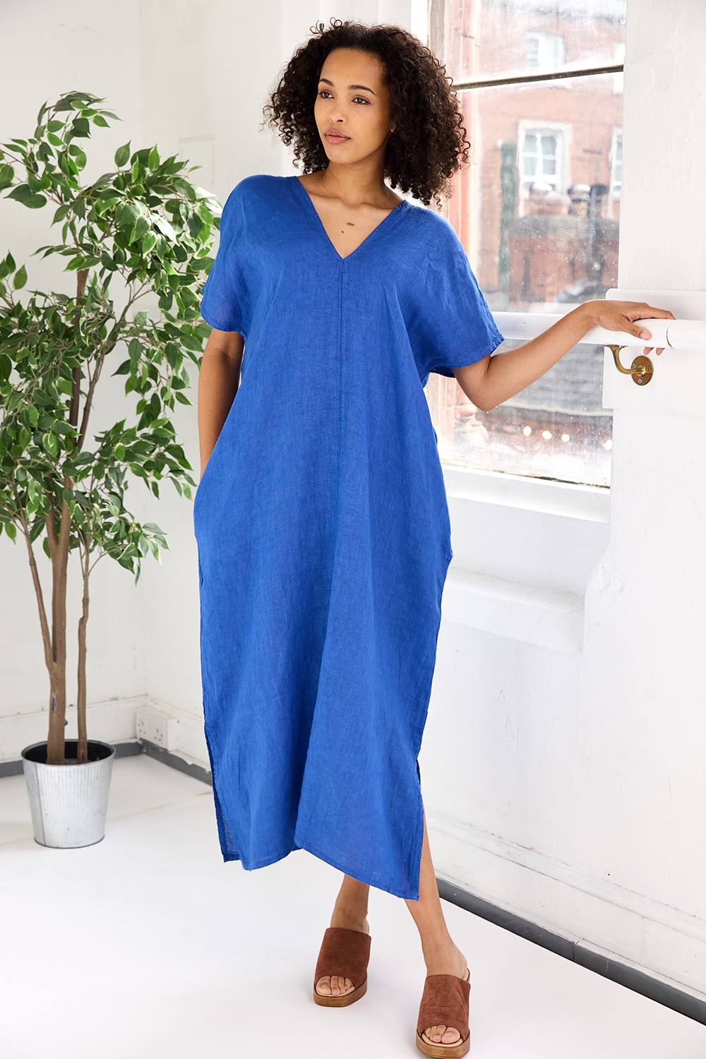 ART V-Neck Sleeveless Dress