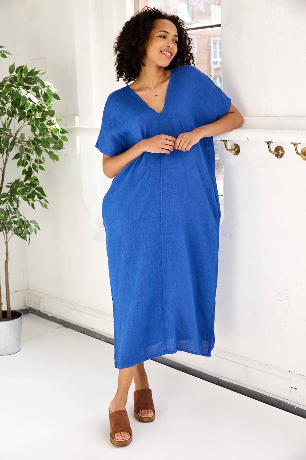 ART V-Neck Sleeveless Dress