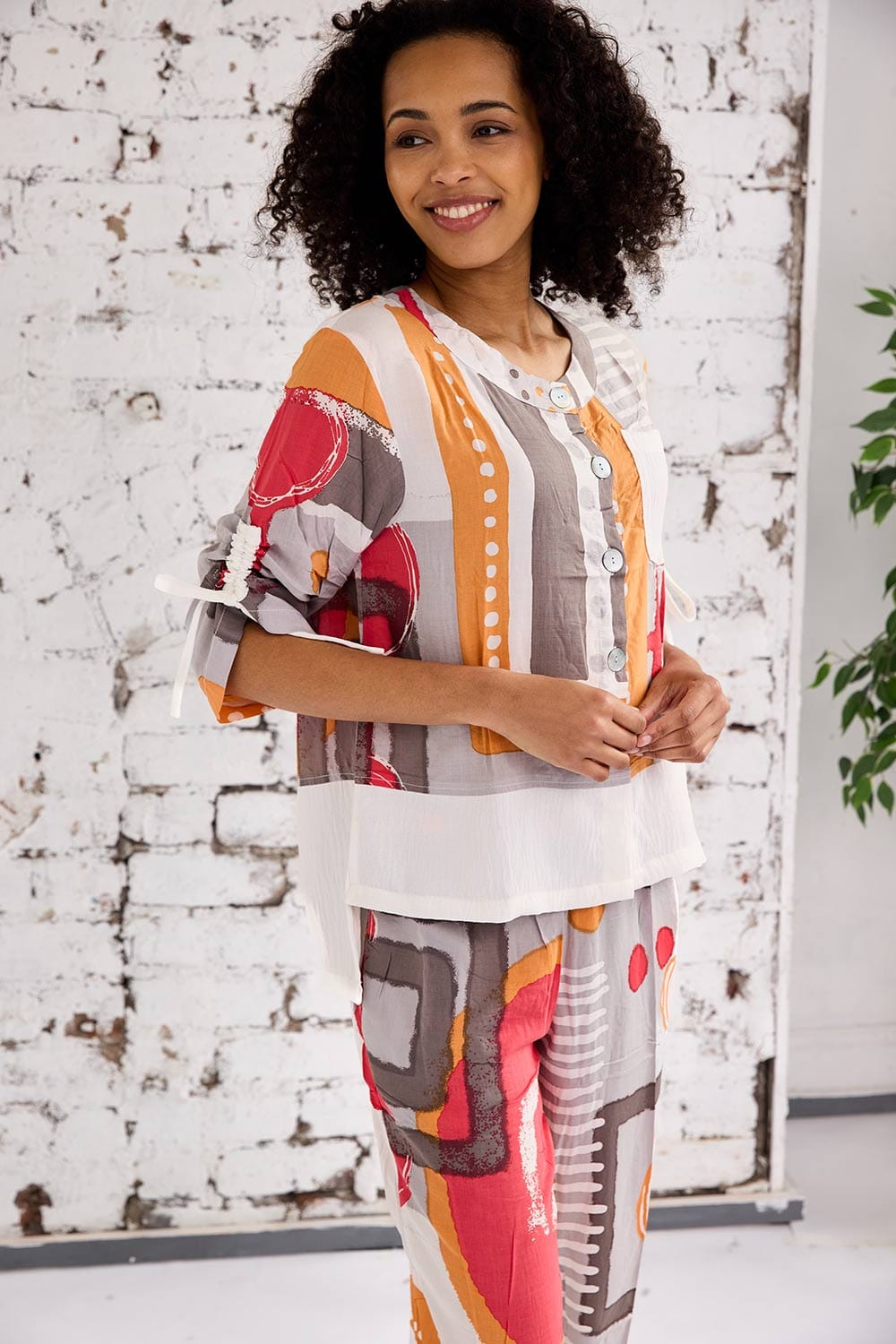 Tara Vao Abstract Top