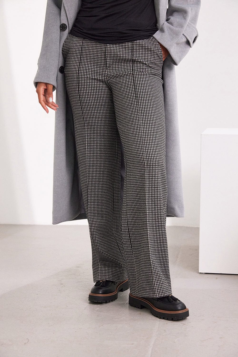 Hongo Check Parallel Leg Trouser