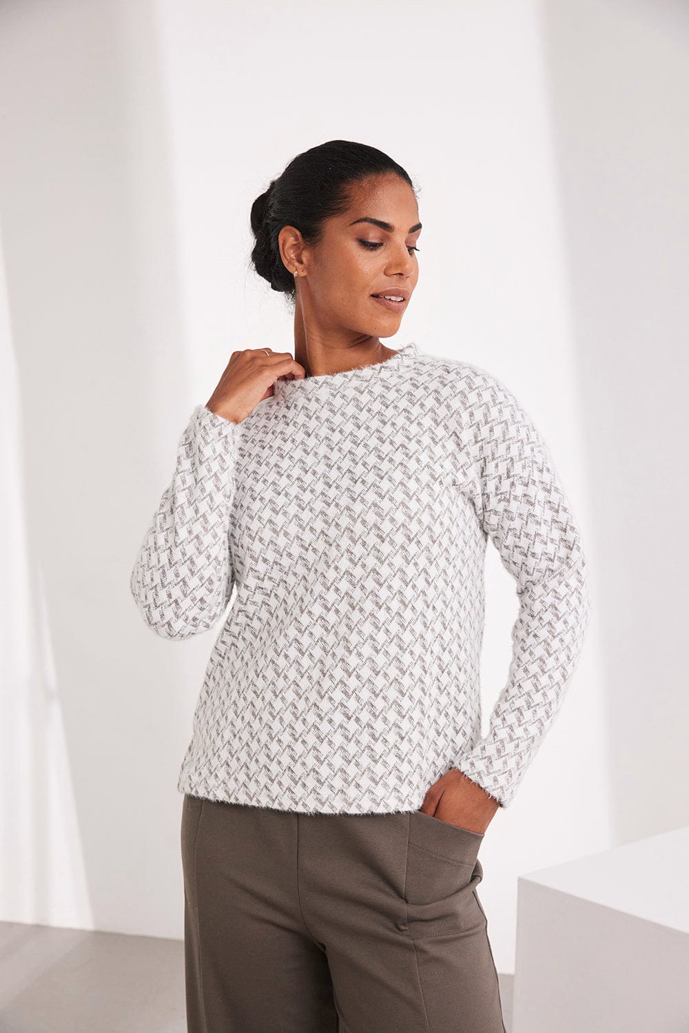 Kartner, Houndstooth Textured Knit