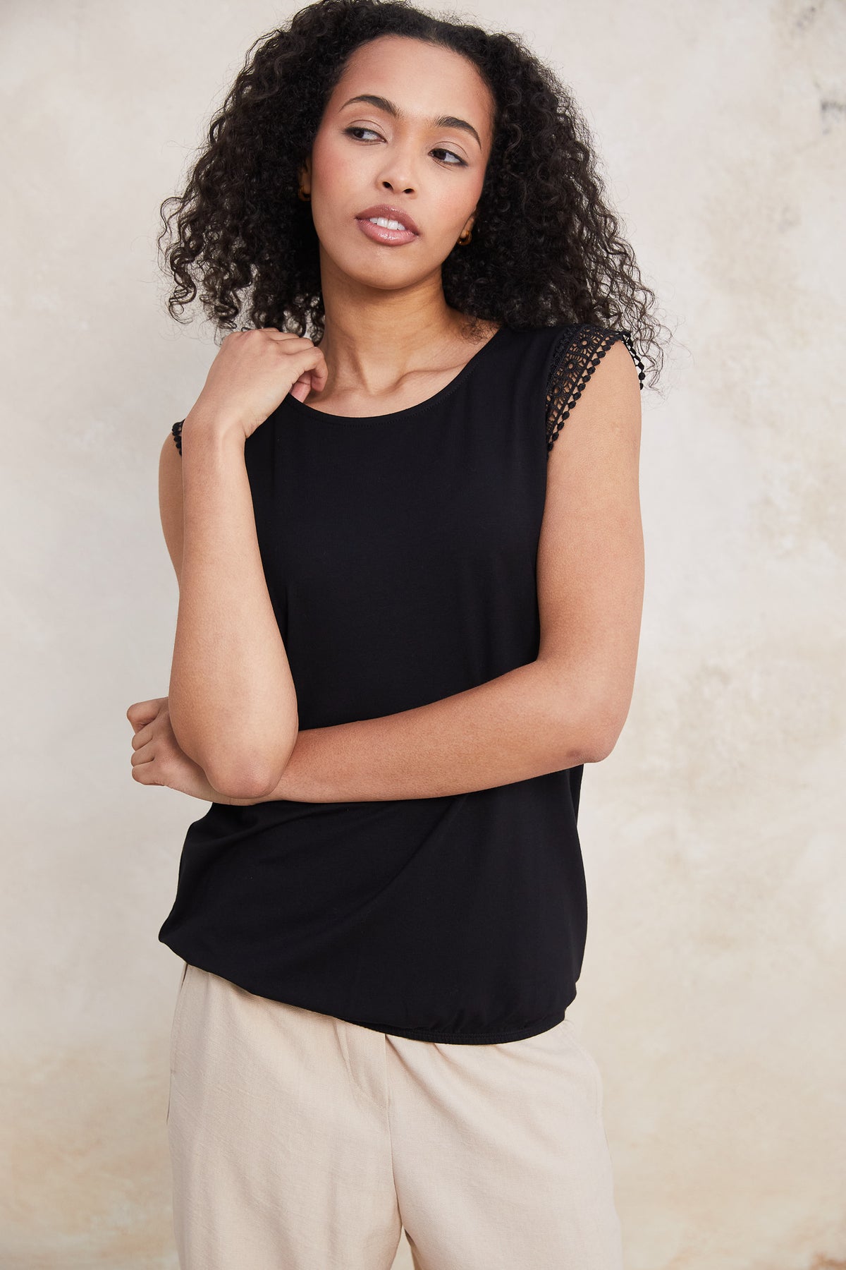 Kartner Crochet Trim Bubble Hem Top