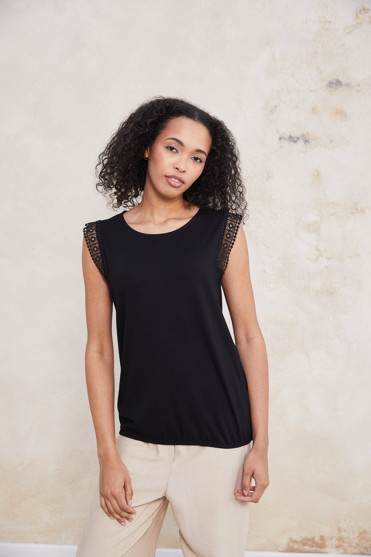 Kartner Crochet Trim Bubble Hem Top