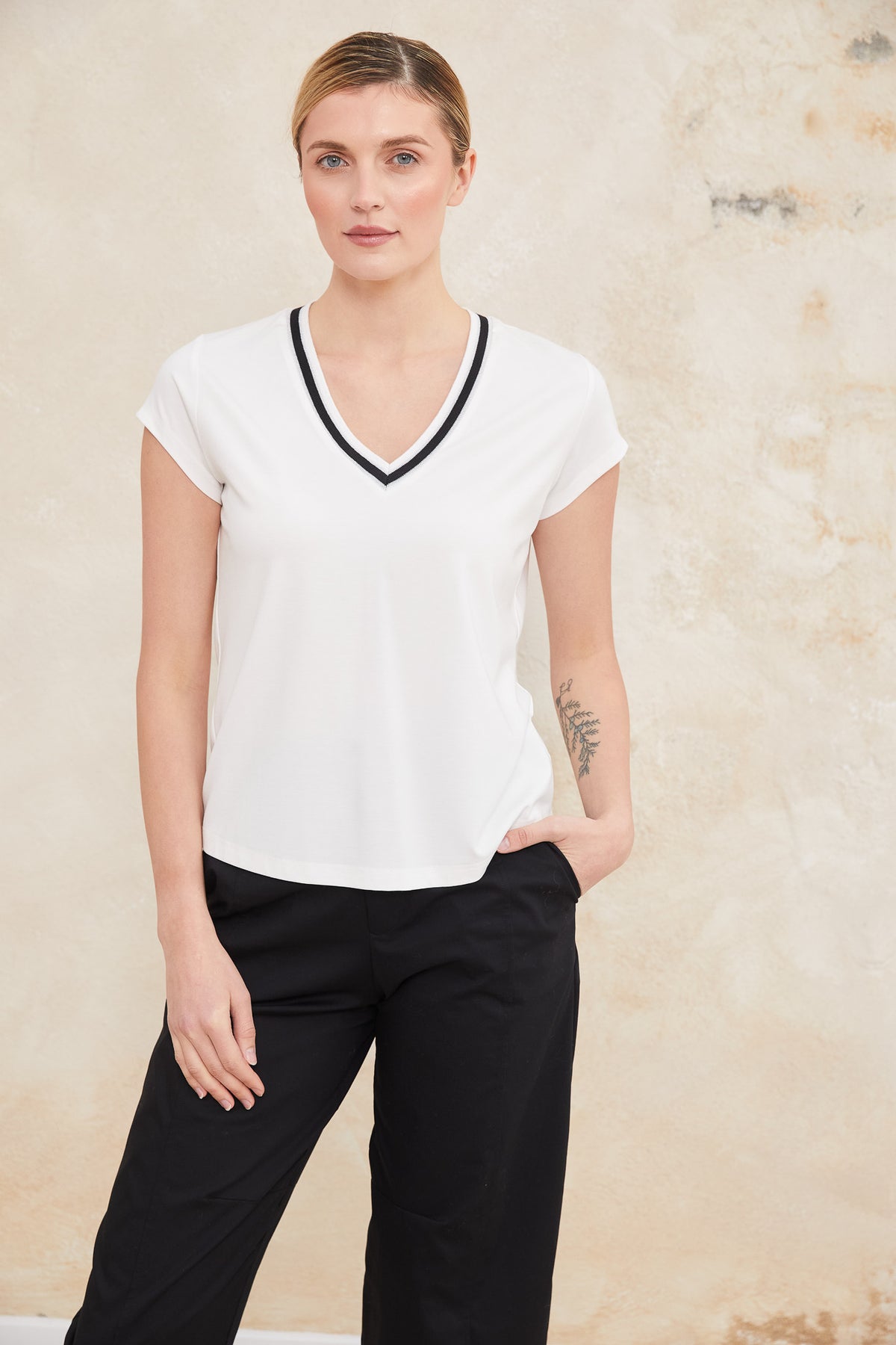 PERUZZI Contrast Collar Neck T-Shirt