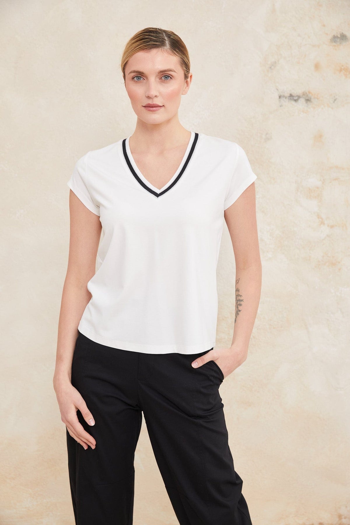 PERUZZI Contrast Collar Neck T-Shirt
