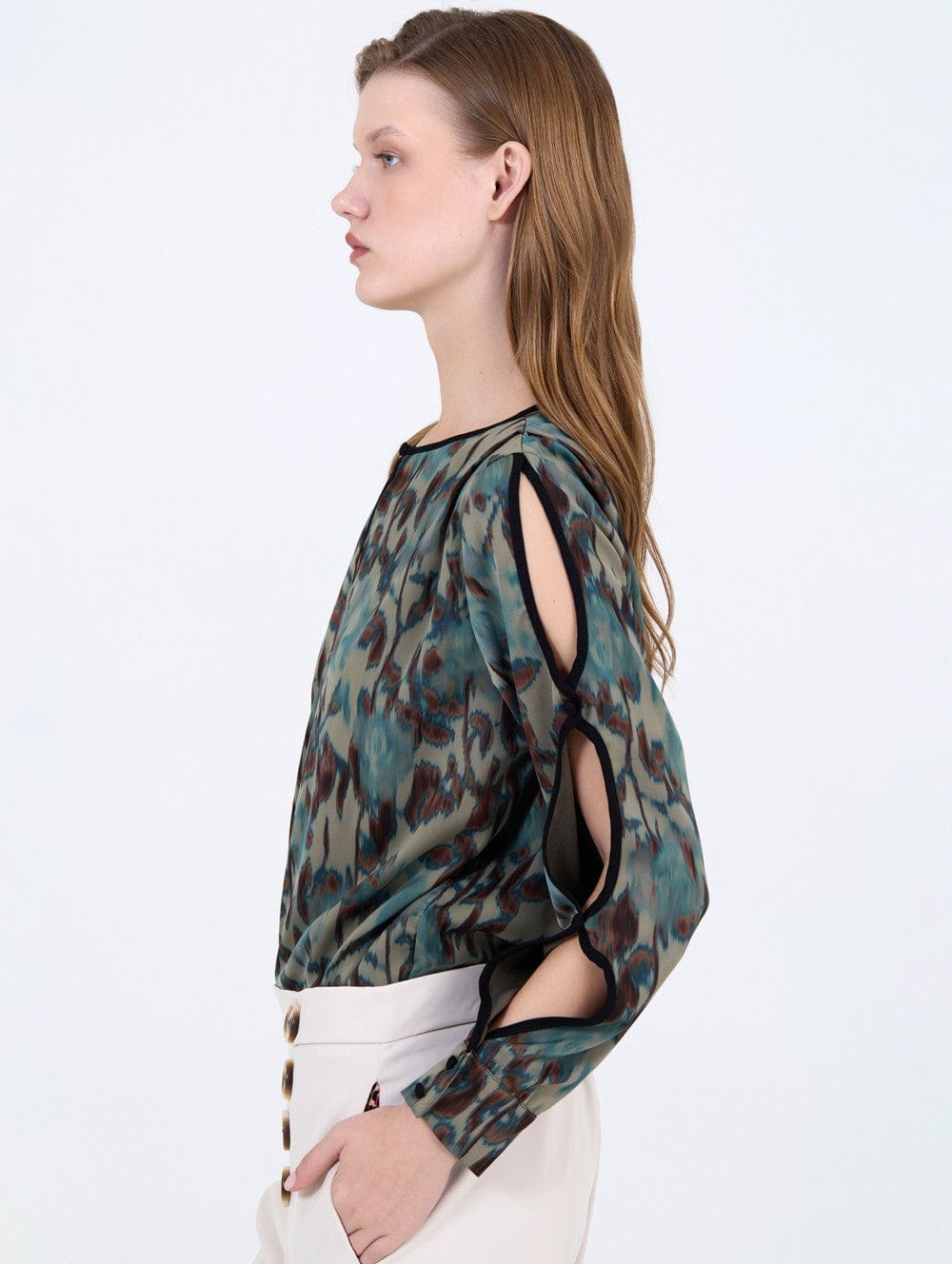 Skatie Cold Sleeve Detail Top