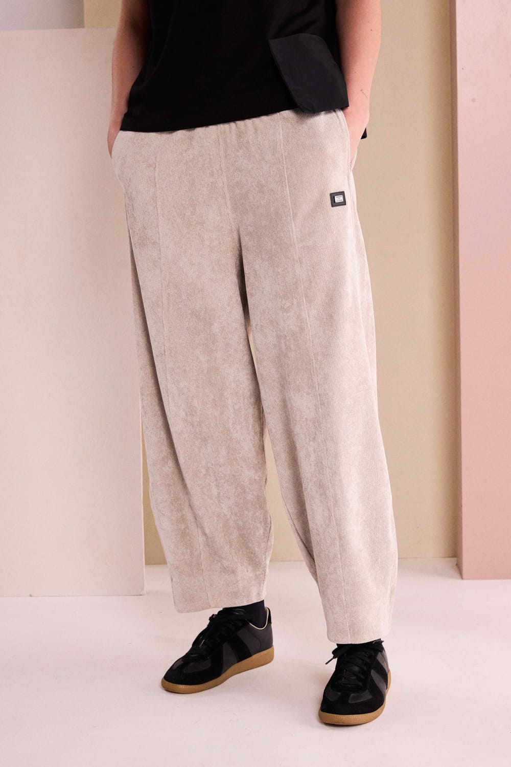 NAYA Barrel Cord Trouser