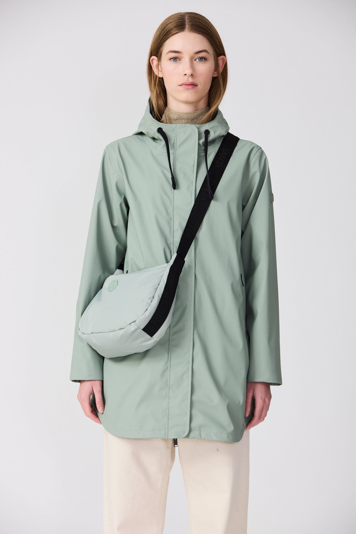 TANTÄ Quilted Contrast Strap Bag