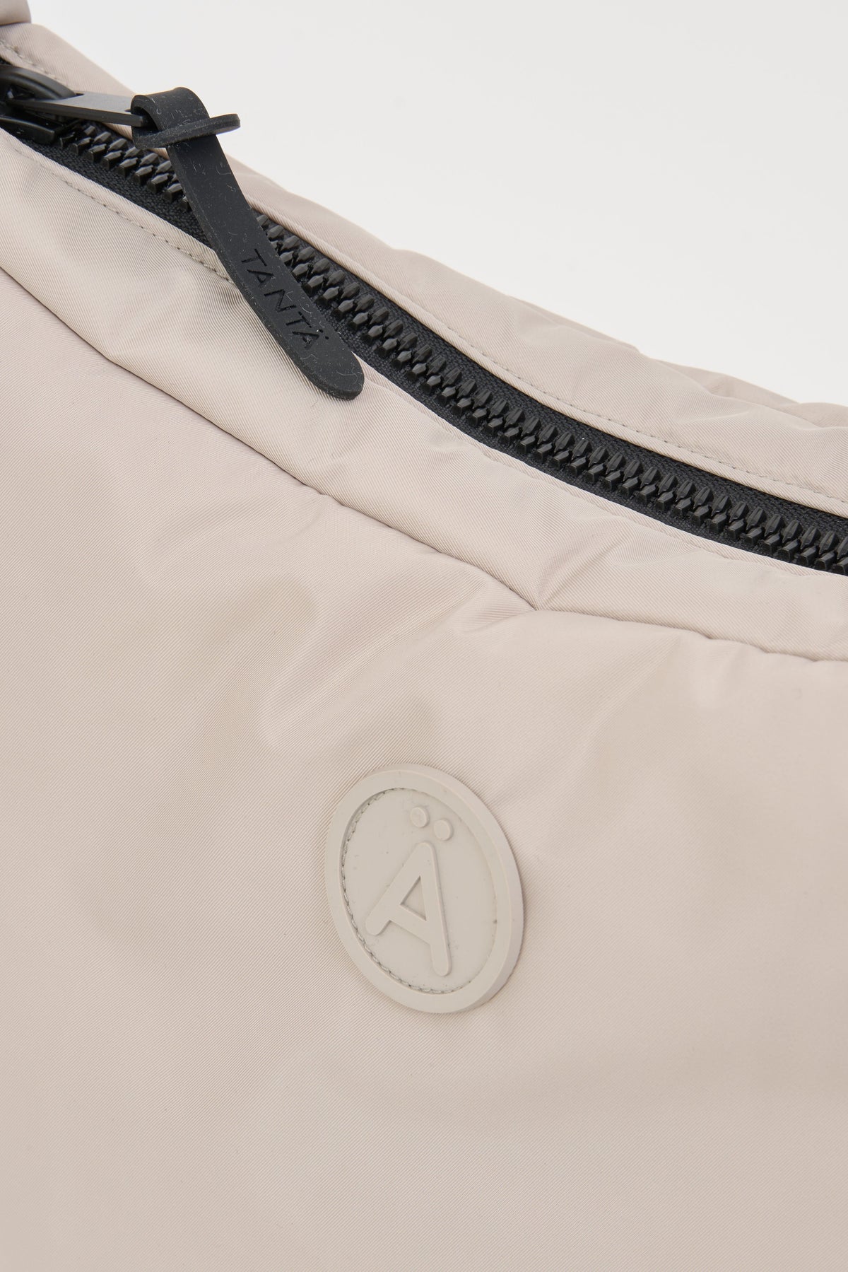 TANTÄ Quilted Contrast Strap Bag
