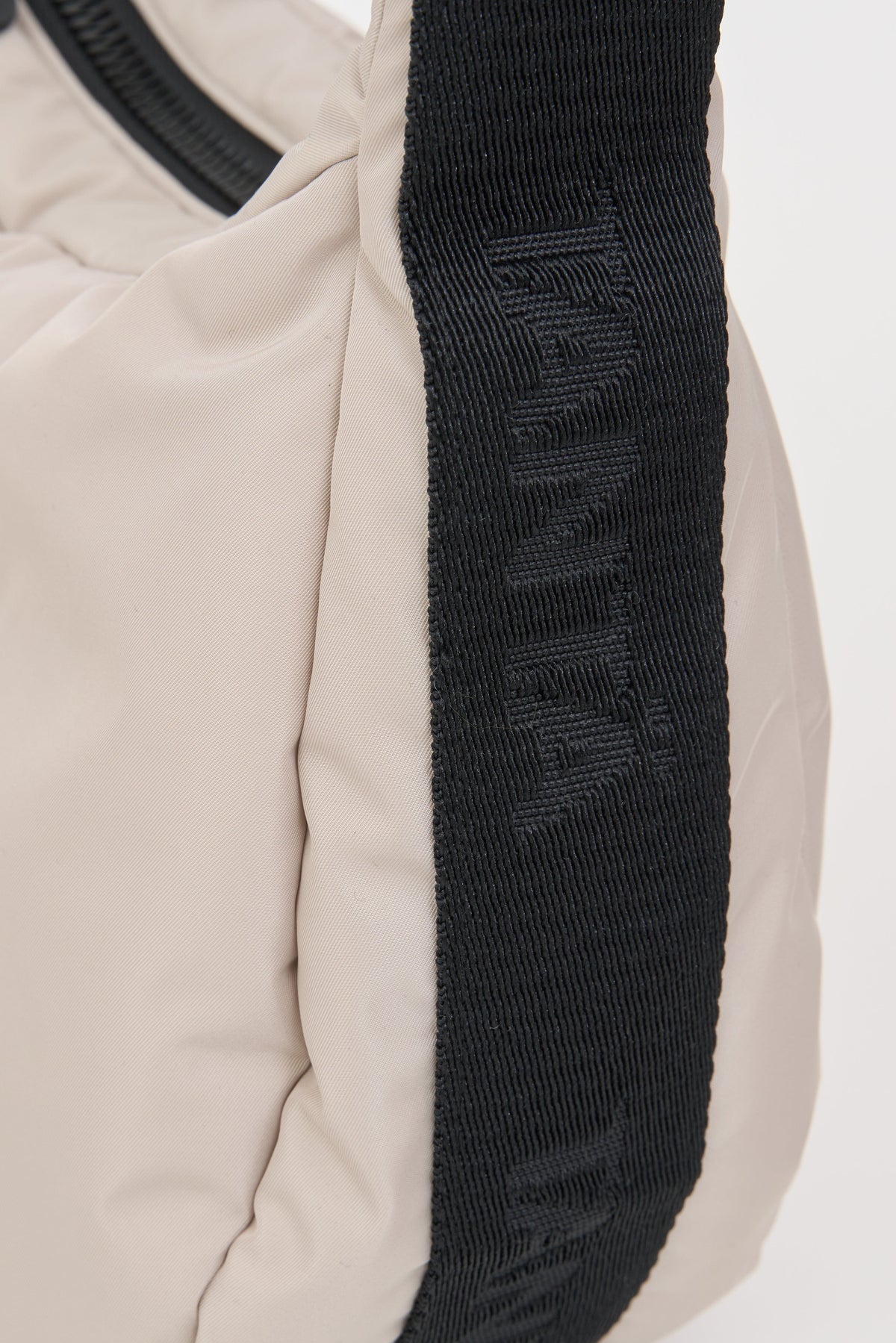 TANTÄ Quilted Contrast Strap Bag