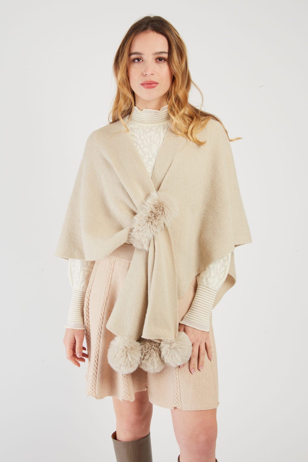 Derhy Feed Through Pom Cape
