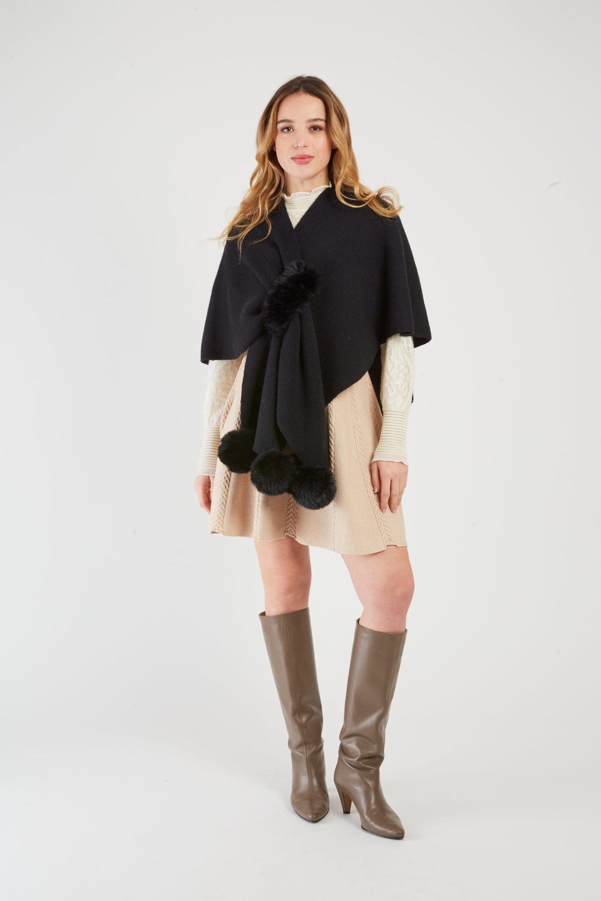 Derhy Feed Through Pom Cape