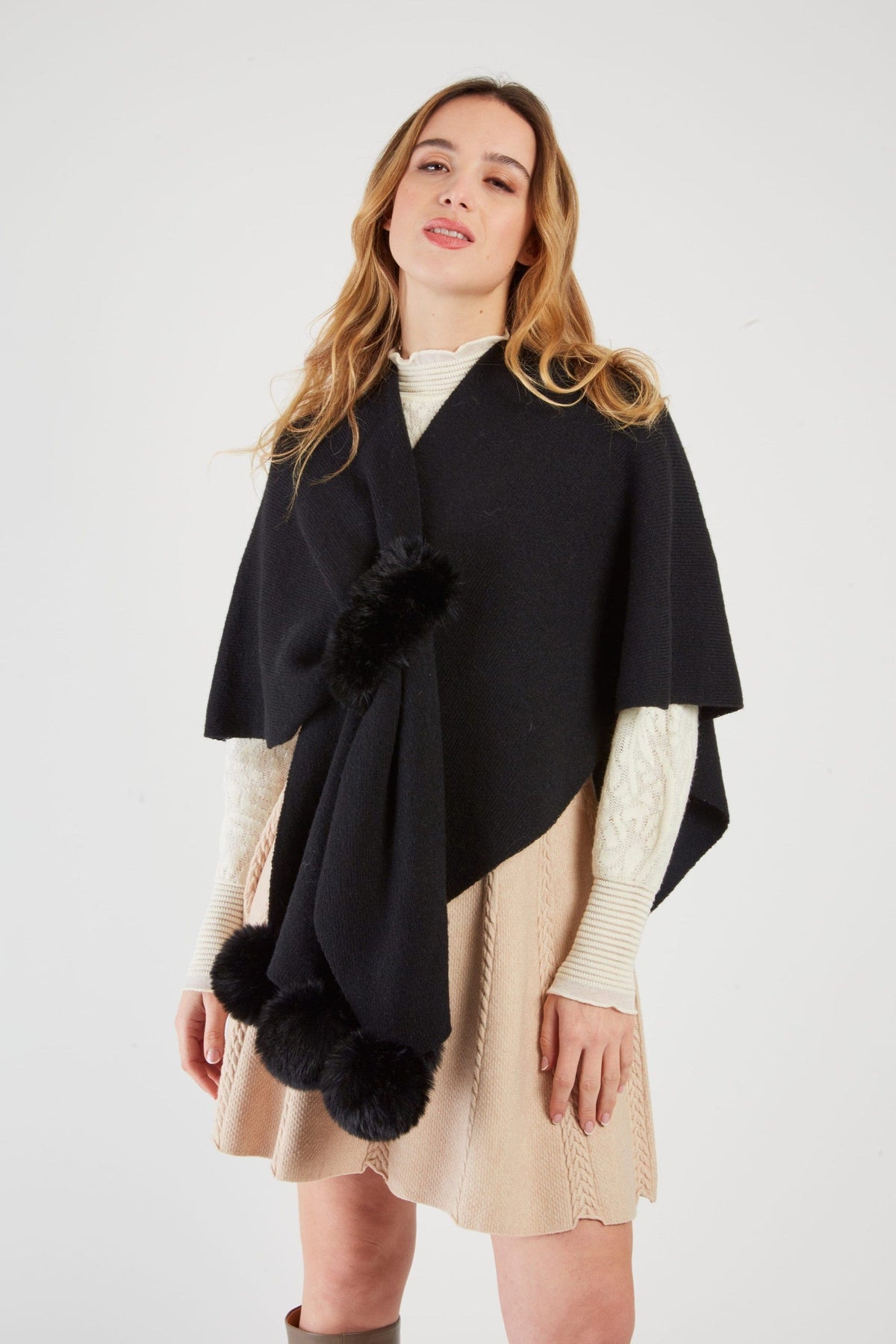 Derhy Feed Through Pom Cape